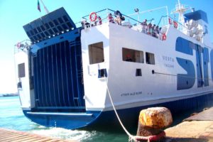 Nave ormeggiata alla Sanità, a Trapani